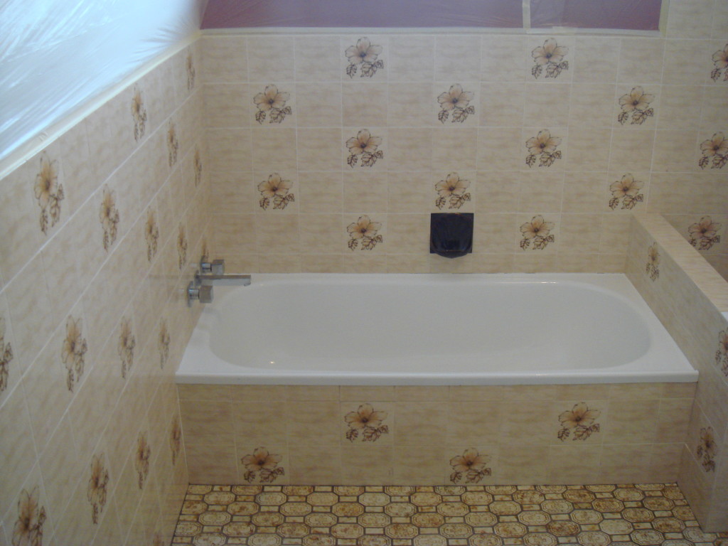 Gold Coast Bathroom Before Renew Kitchen and Bathroom Resurfacing