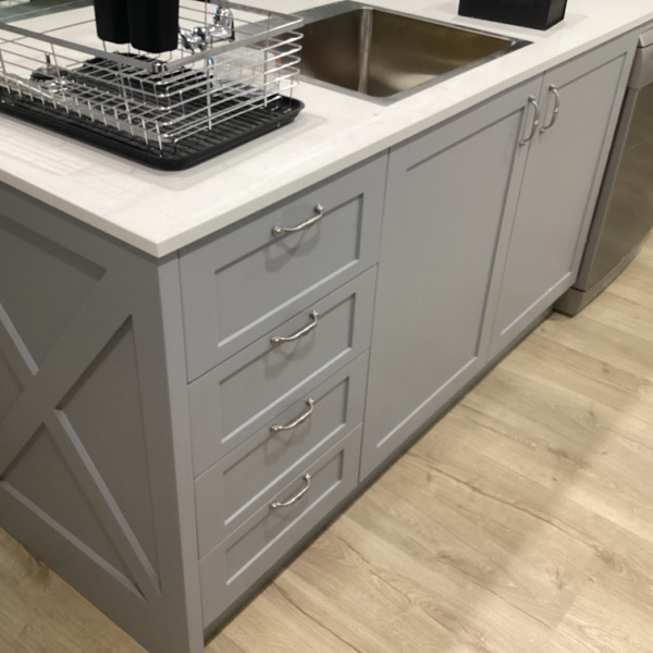 2676 island after 600x600 new cabinet doors on existing cabinets