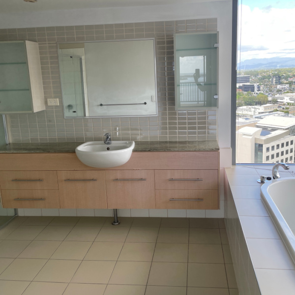 4097 bathroom before 600x600